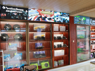 熱烈祝賀人民汽車(chē)城鑫潤(rùn)達(dá)汽車(chē)用品商行盛大開(kāi)業(yè) 為愛(ài)車(chē)生活注入新活力